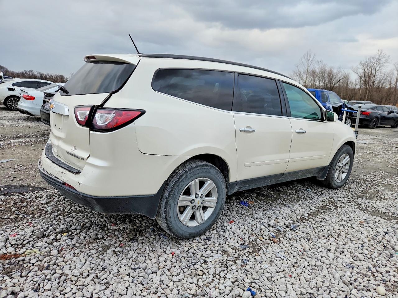 2014 CHEVROLET TRAVERSE LT photo 3