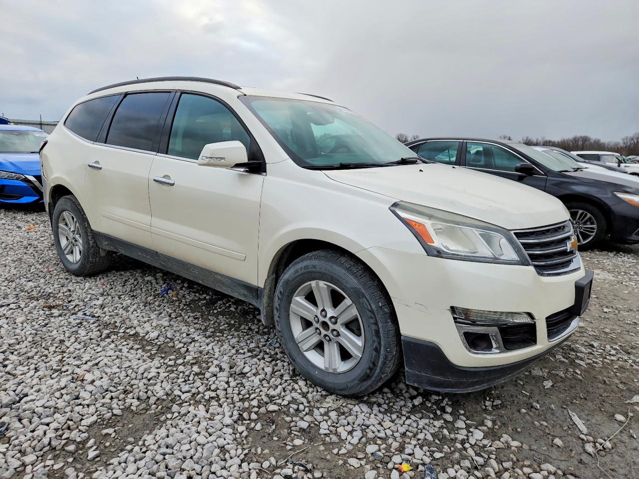 2014 CHEVROLET TRAVERSE LT photo 4