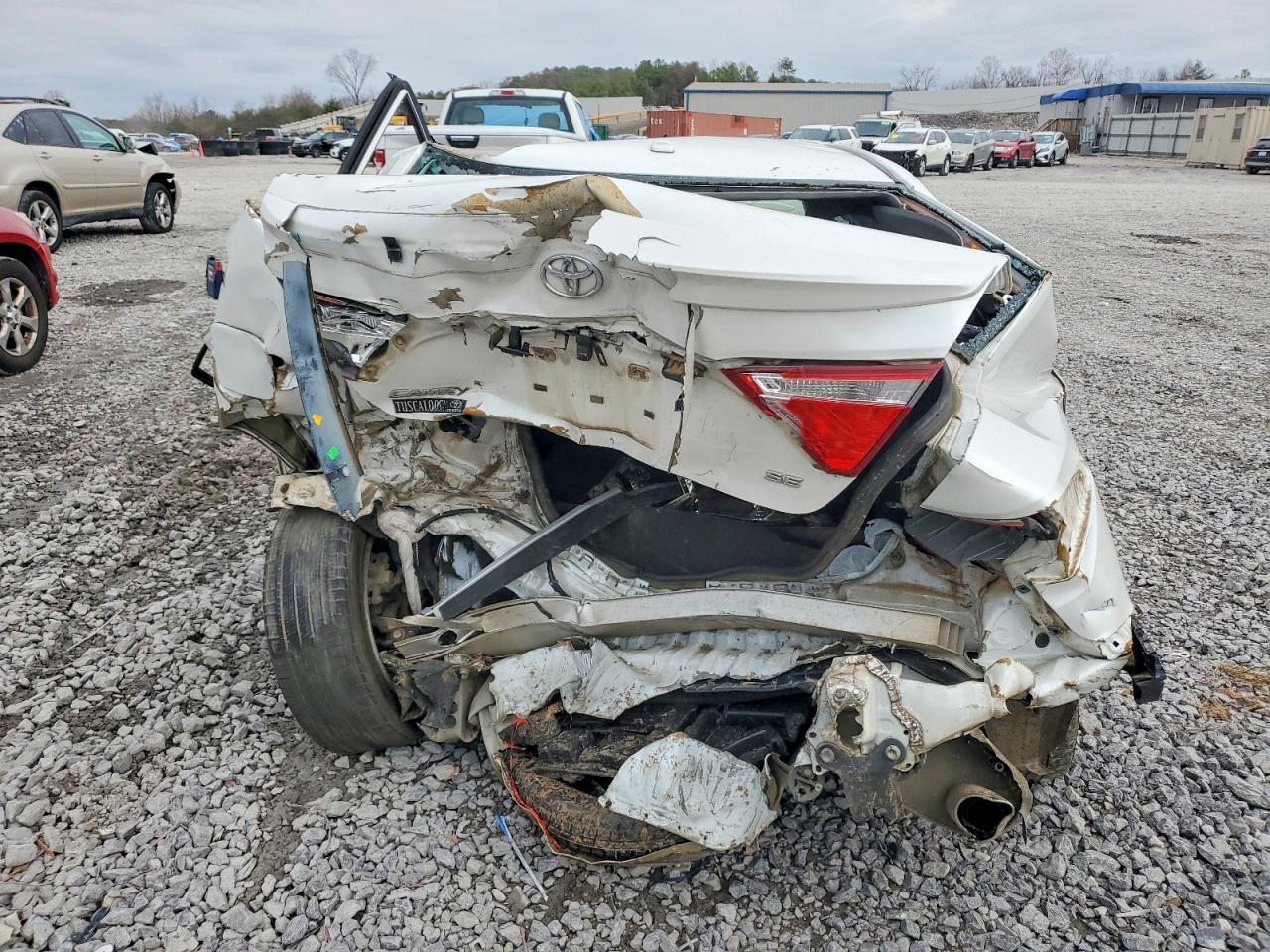 2016 TOYOTA CAMRY LE photo 6