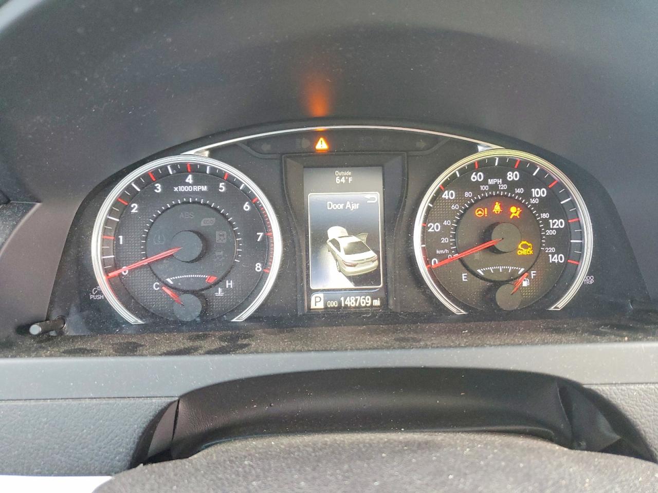 2016 TOYOTA CAMRY LE photo 9