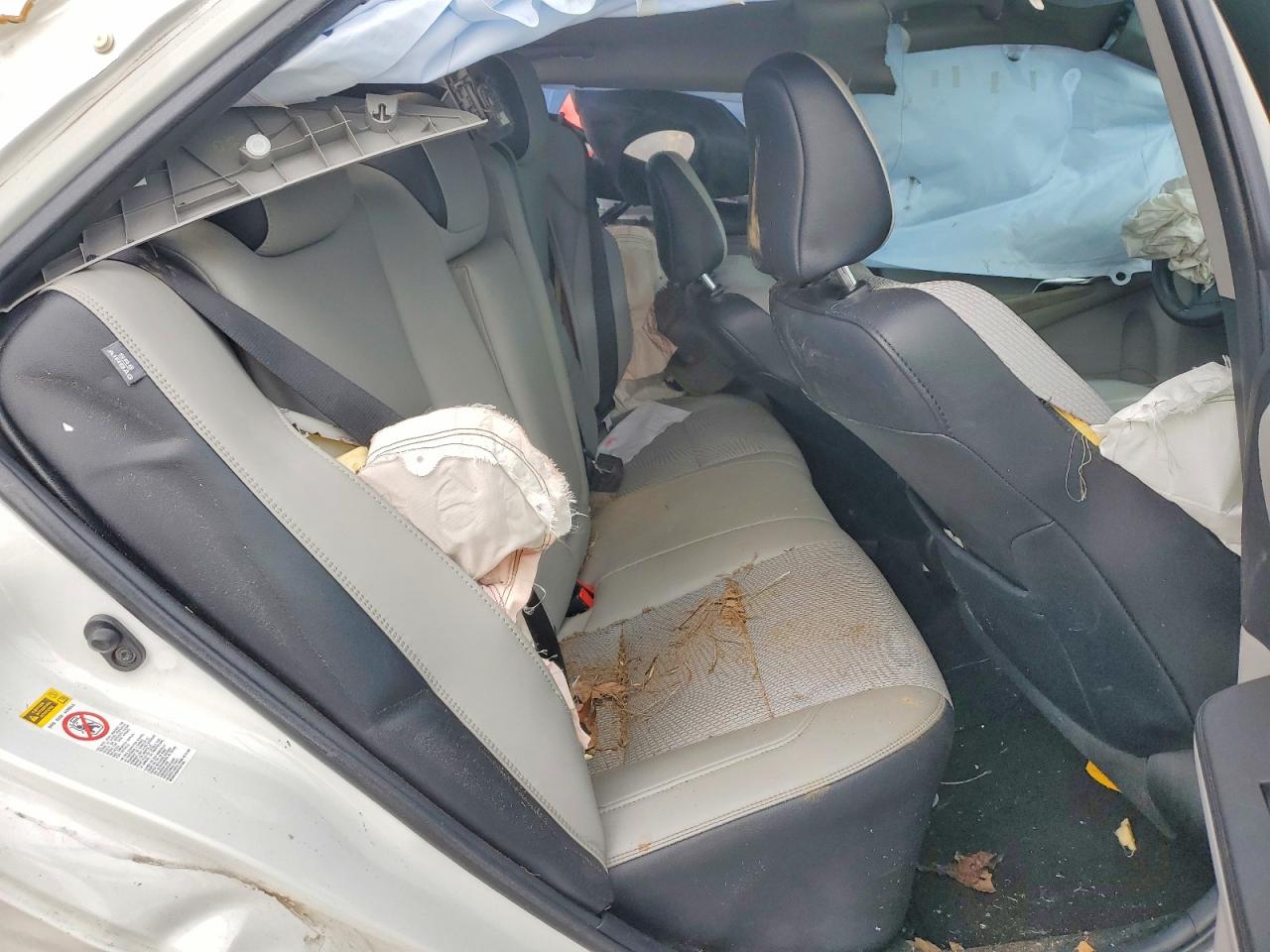 2016 TOYOTA CAMRY LE photo 10