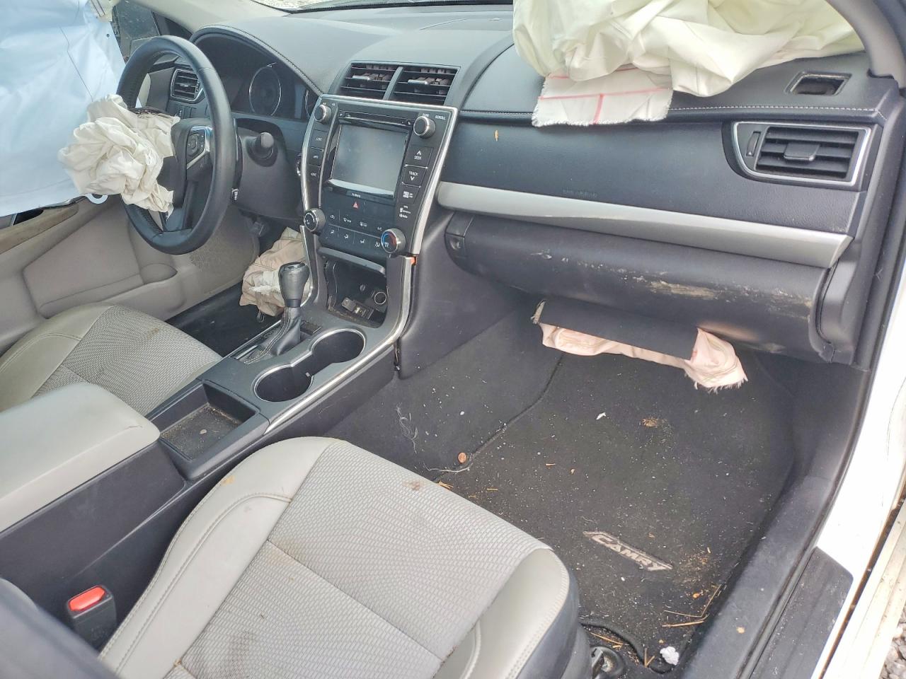 2016 TOYOTA CAMRY LE photo 8
