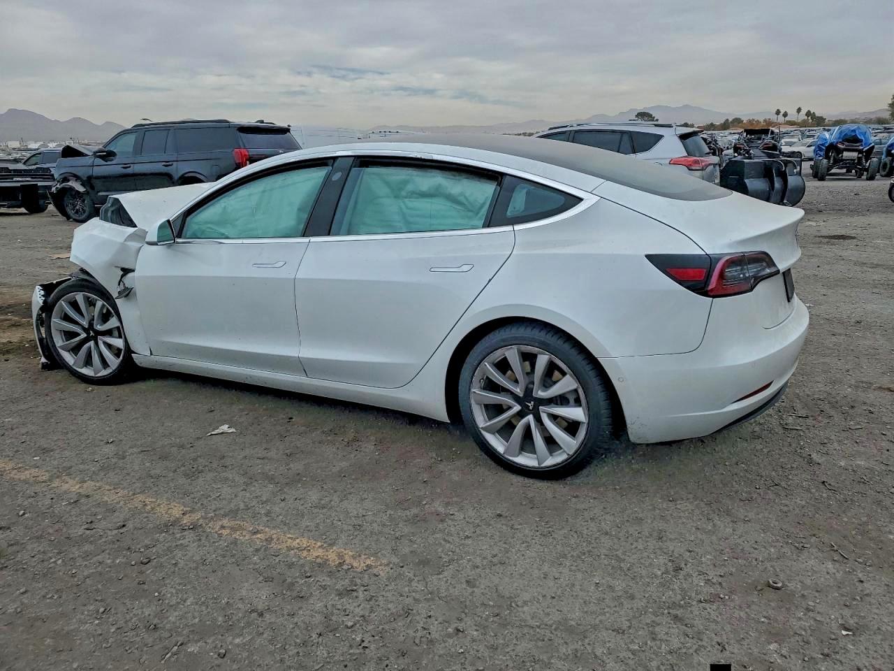 2020 TESLA MODEL 3 photo 2