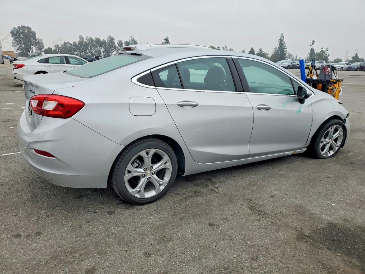 2017 CHEVROLET CRUZE PREMIER photo 3