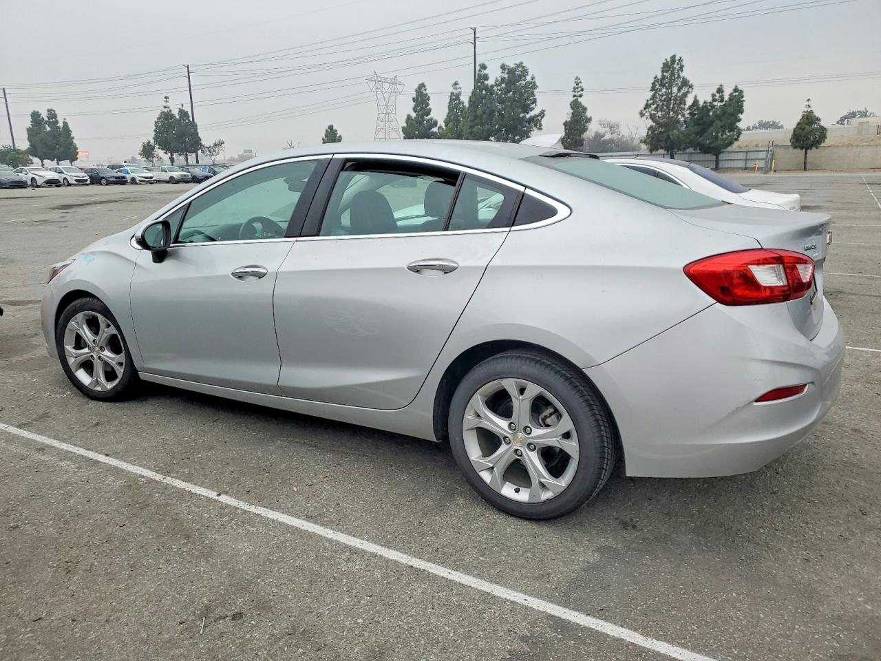 2017 CHEVROLET CRUZE PREMIER photo 2