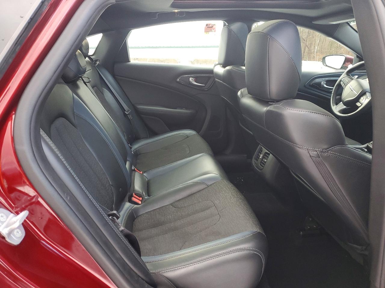2015 CHRYSLER 200 S photo 10