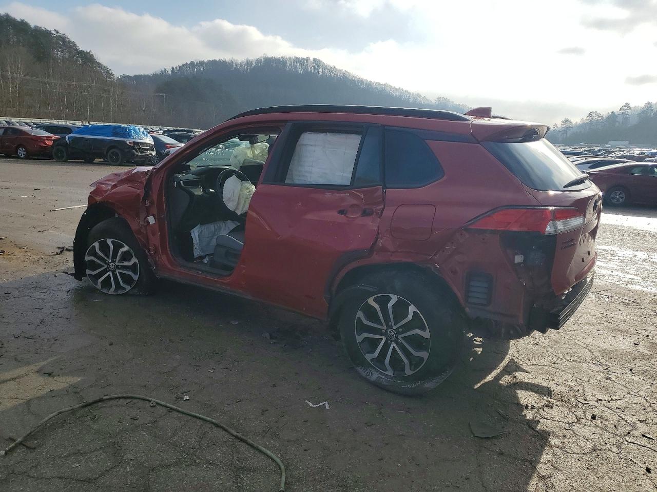 2023 TOYOTA COROLLA CROSS LE photo 2