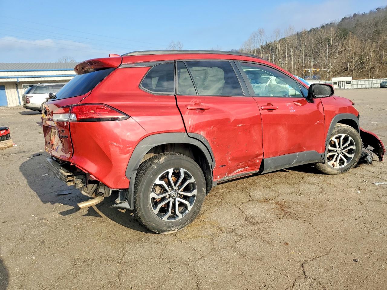 2023 TOYOTA COROLLA CROSS LE photo 3