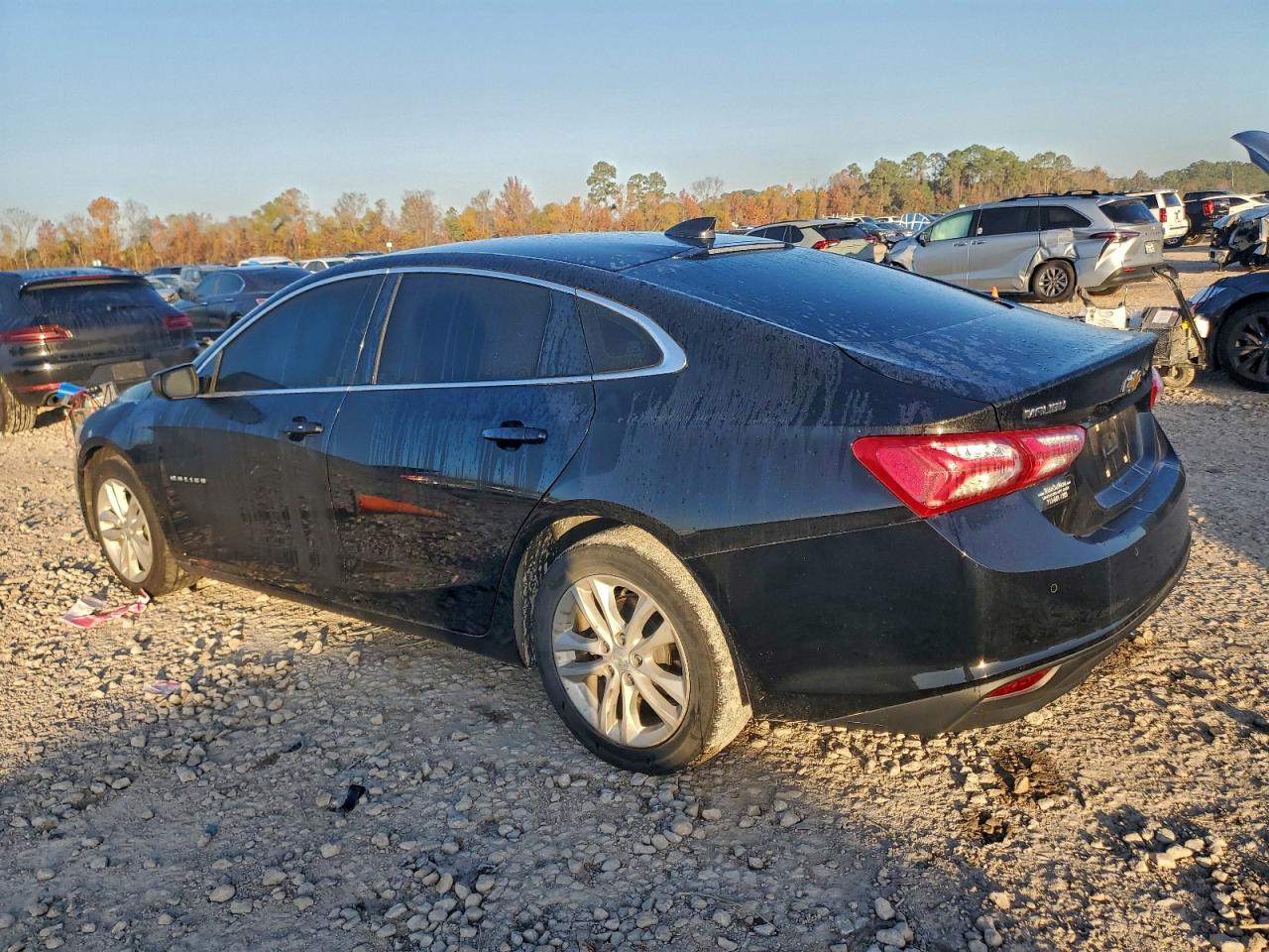 2021 CHEVROLET MALIBU LT photo 2