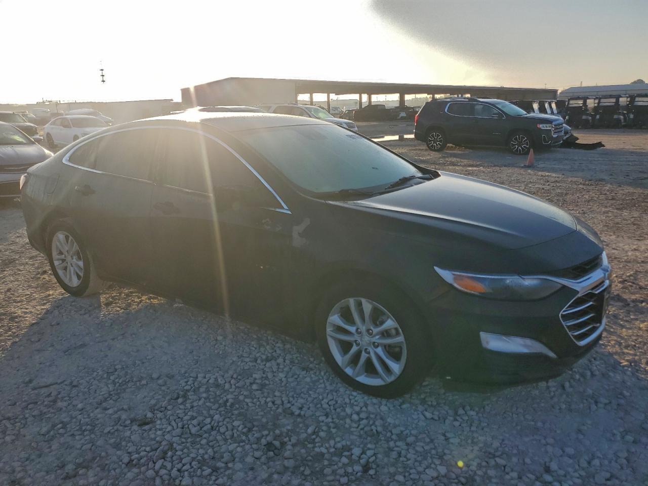 2021 CHEVROLET MALIBU LT photo 4