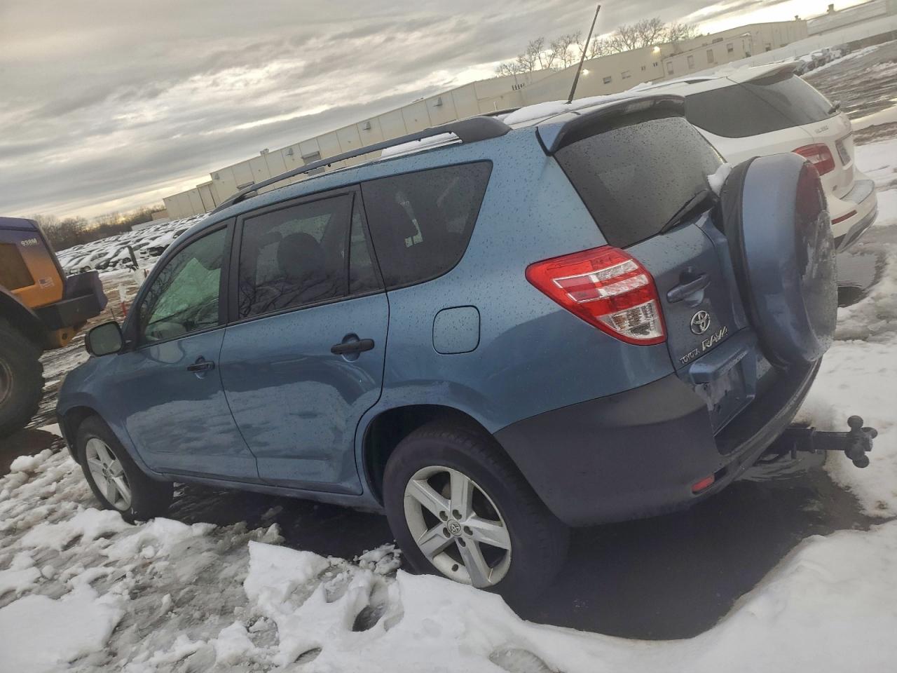 2010 TOYOTA RAV4 photo 2