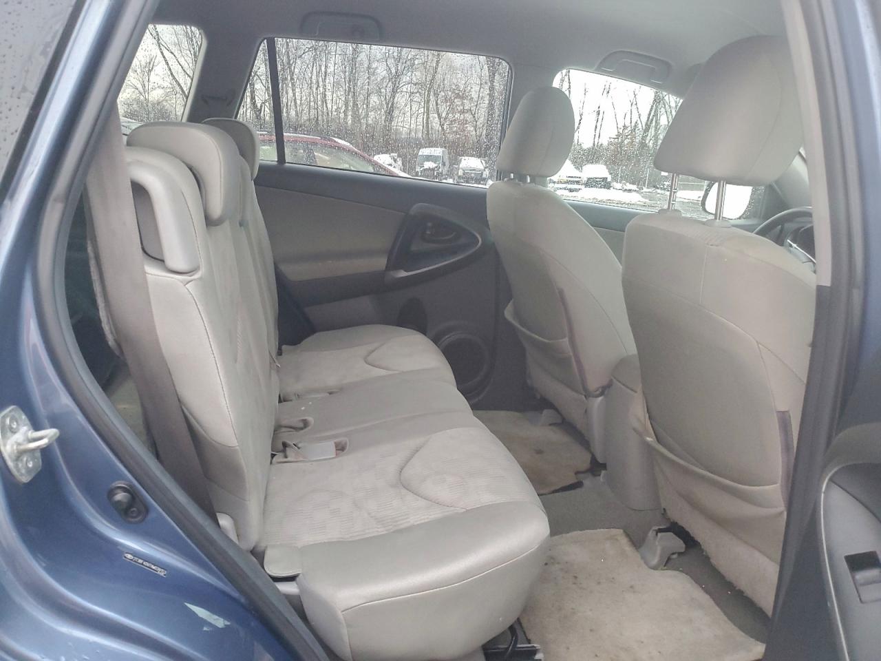 2010 TOYOTA RAV4 photo 11