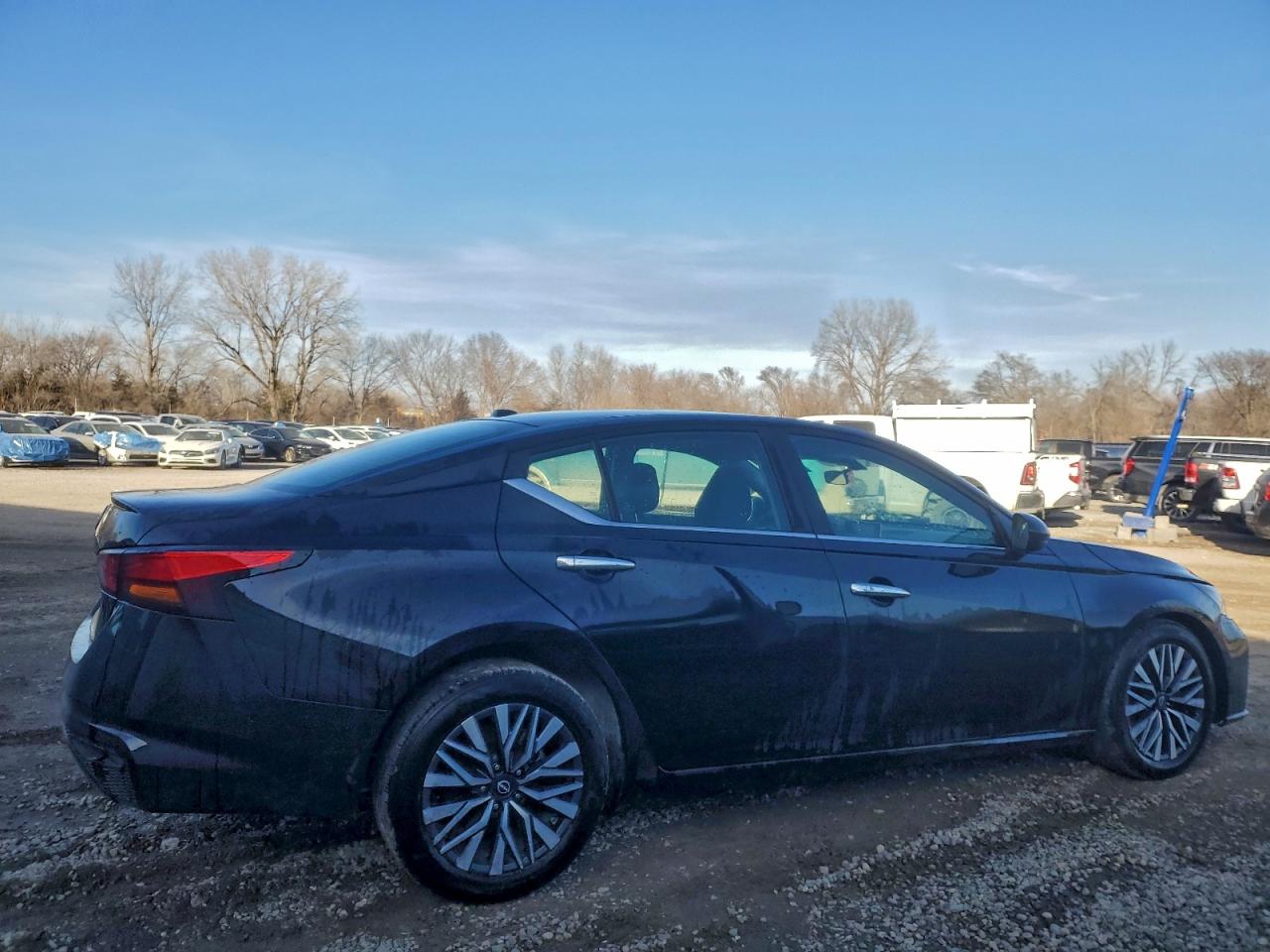 2025 NISSAN ALTIMA SV photo 3