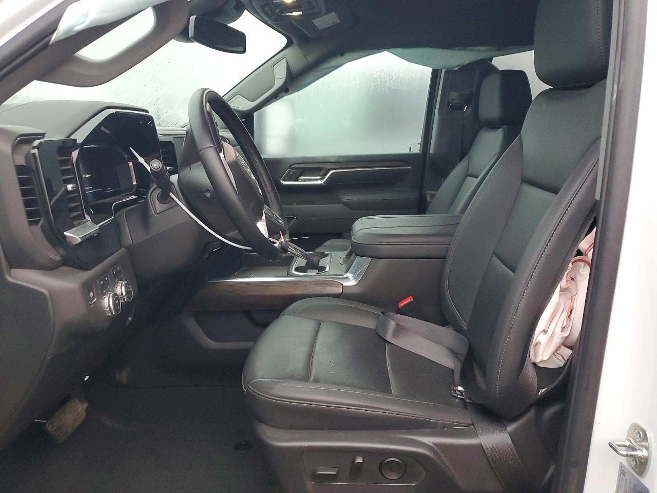 2025 GMC SIERRA K3500 SLT photo 7