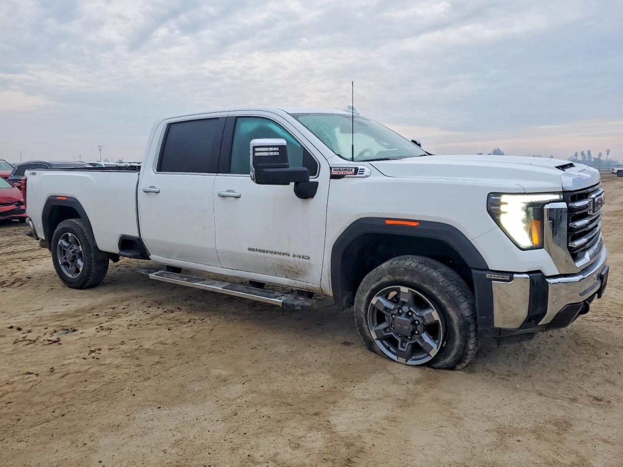 2025 GMC SIERRA K3500 SLT photo 4