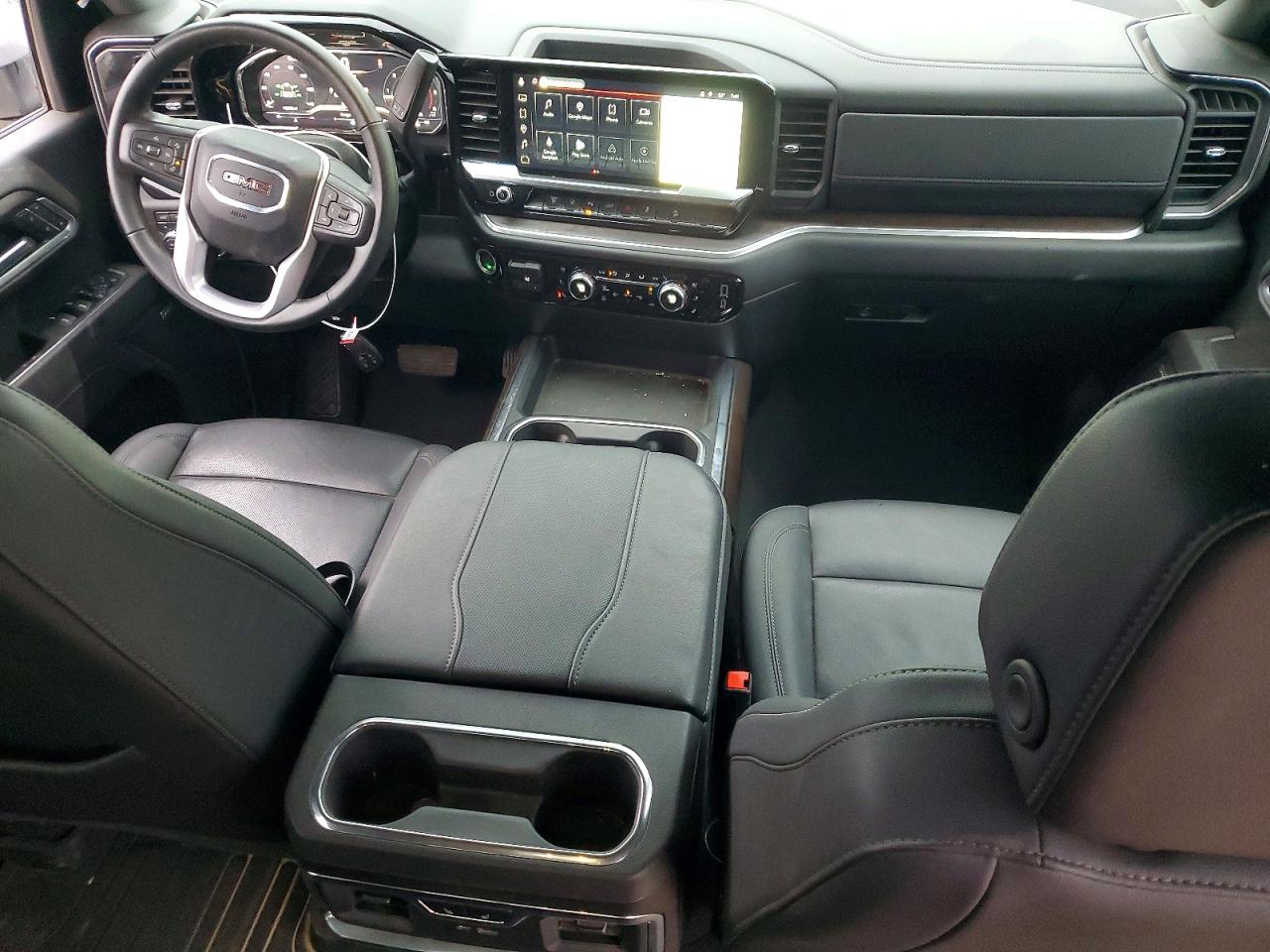 2025 GMC SIERRA K3500 SLT photo 8