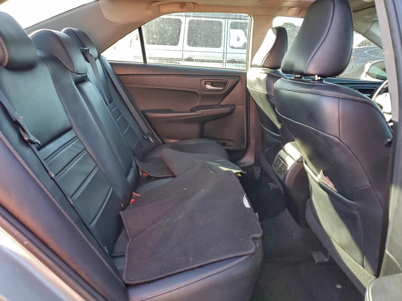2016 TOYOTA CAMRY LE photo 10