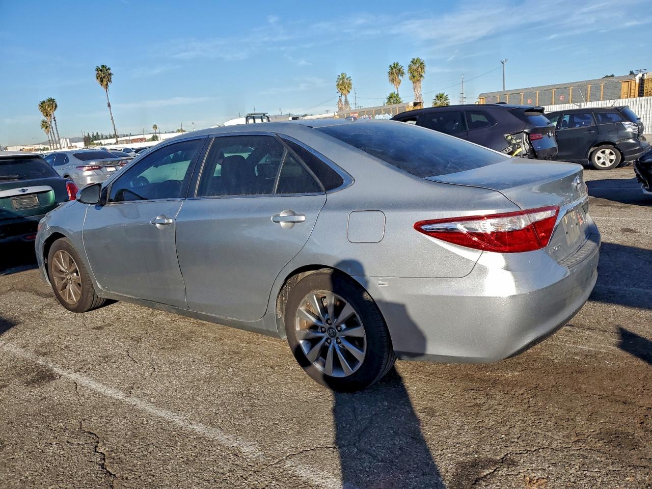 2016 TOYOTA CAMRY LE photo 2