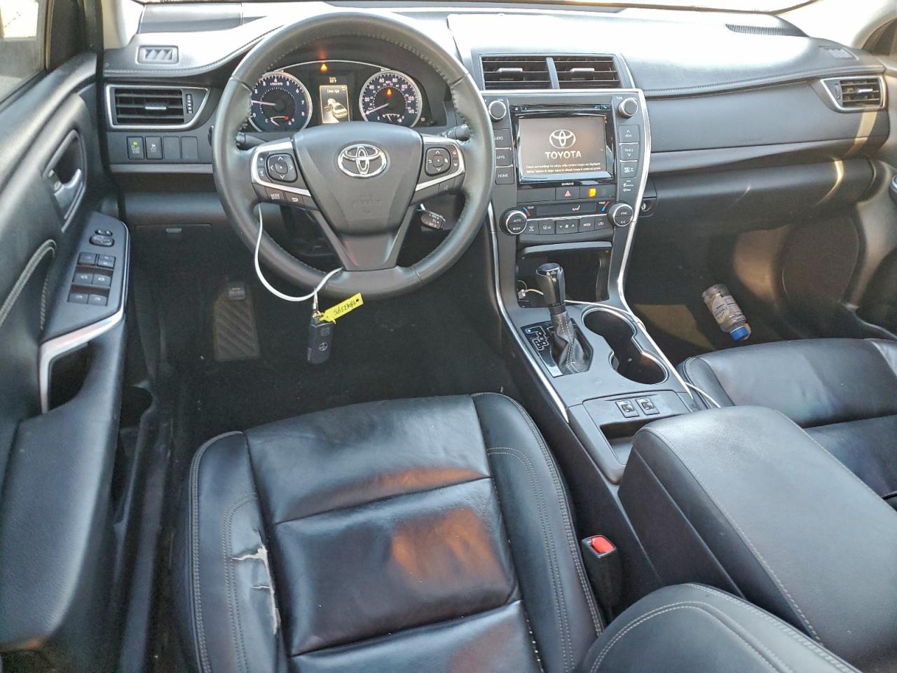 2016 TOYOTA CAMRY LE photo 8