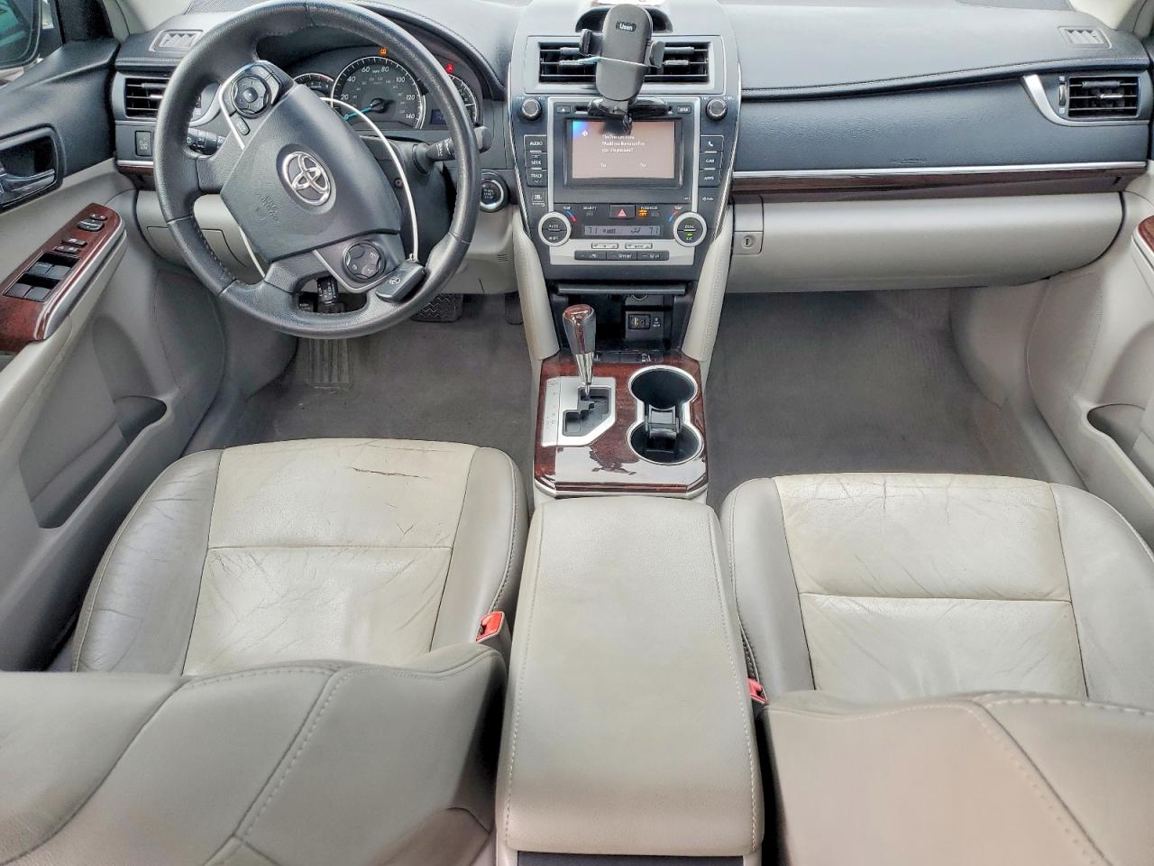 2012 TOYOTA CAMRY SE photo 8