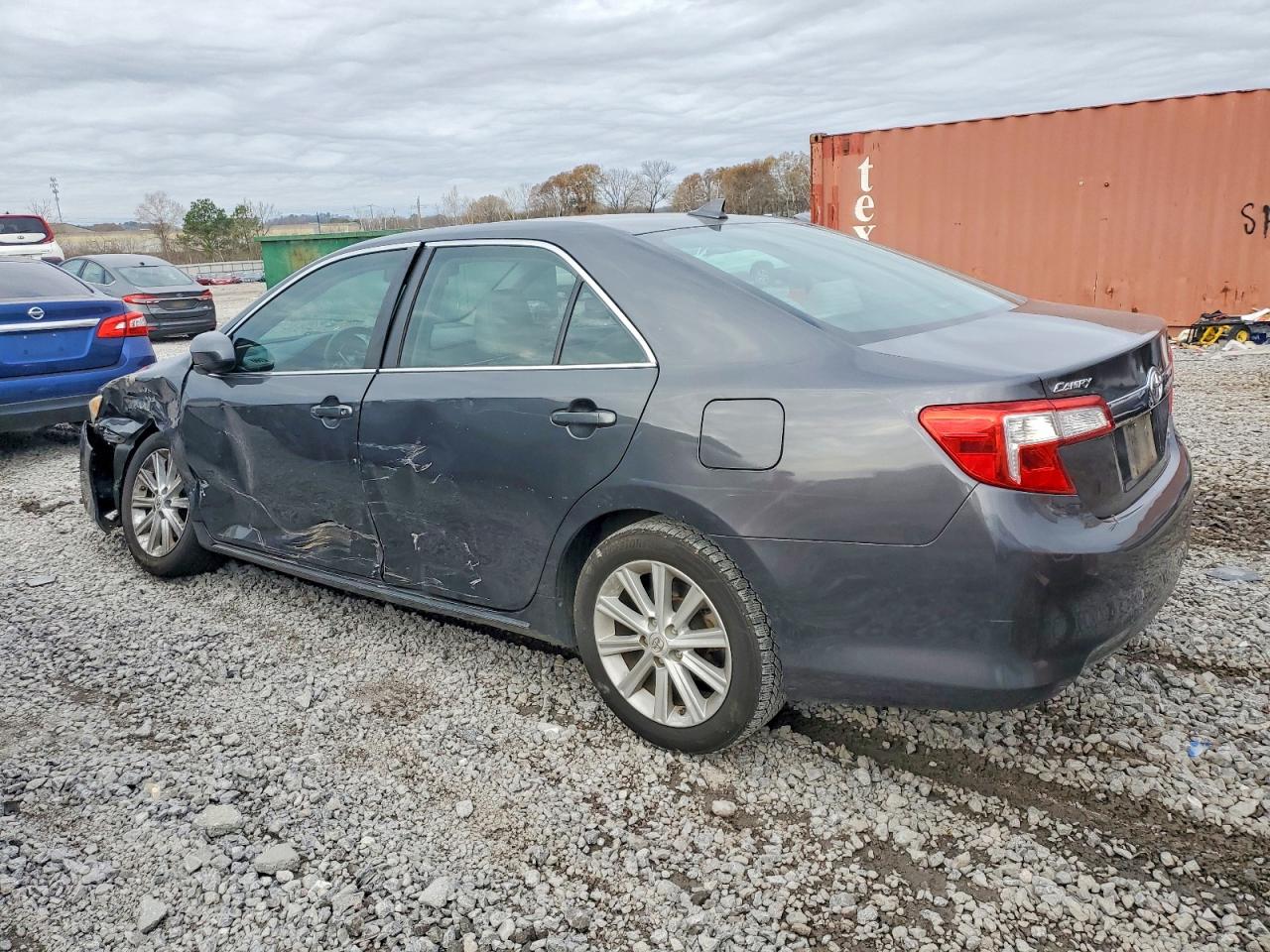 2012 TOYOTA CAMRY SE photo 2