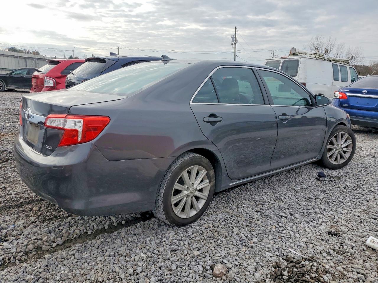 2012 TOYOTA CAMRY SE photo 3