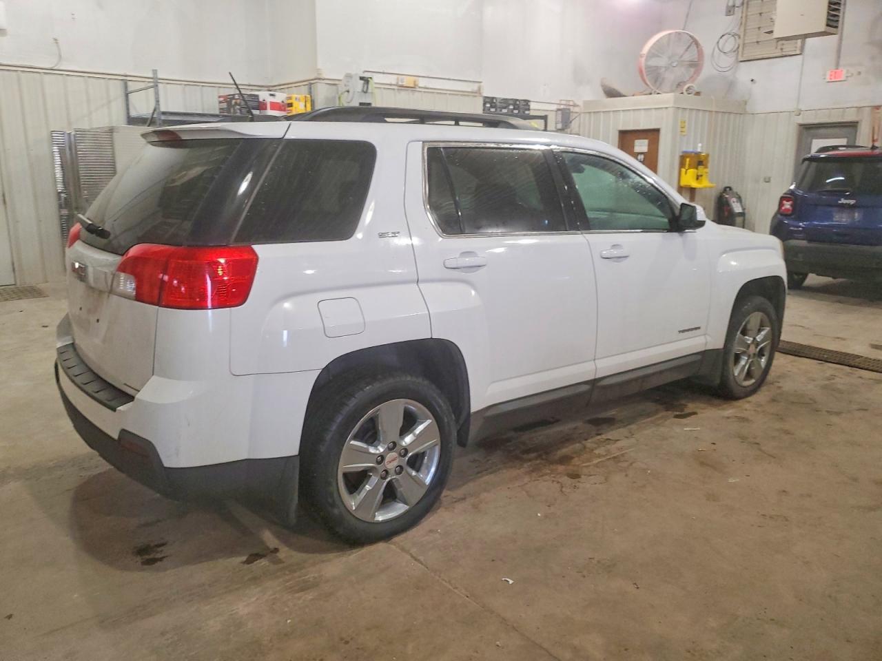 2015 GMC TERRAIN SLT photo 3