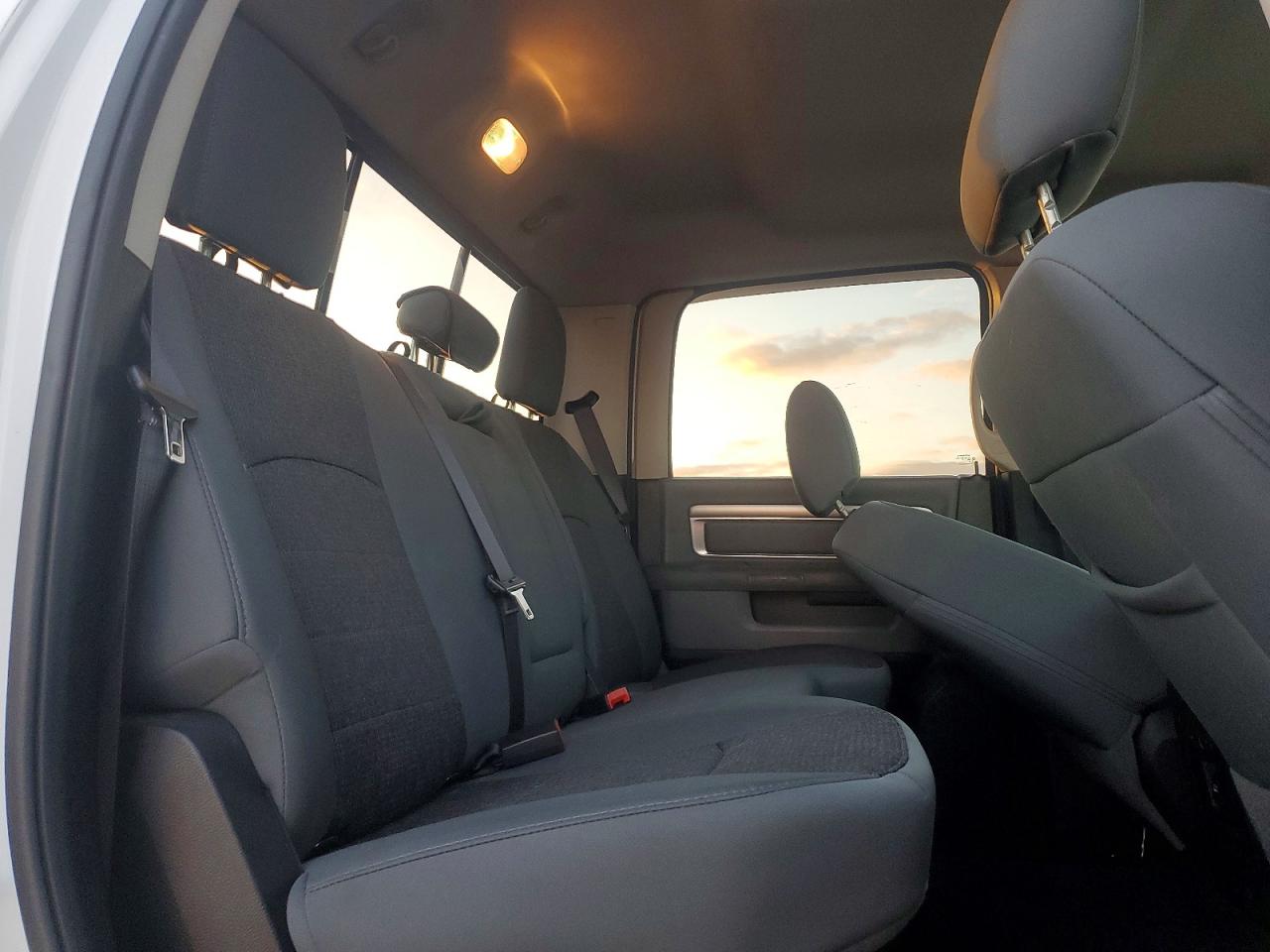 2016 RAM 1500 SLT photo 10