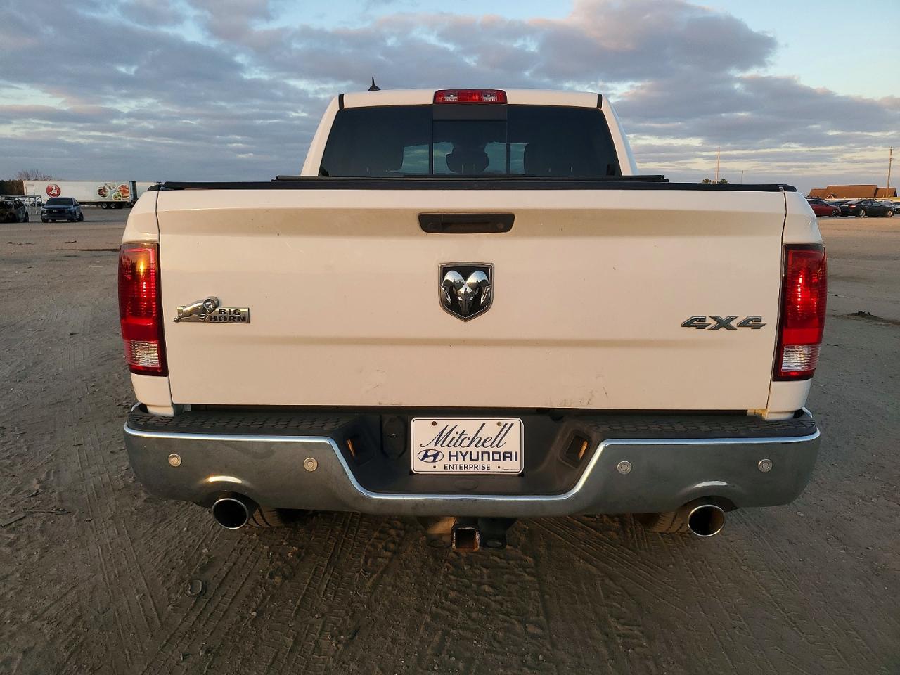 2016 RAM 1500 SLT photo 6