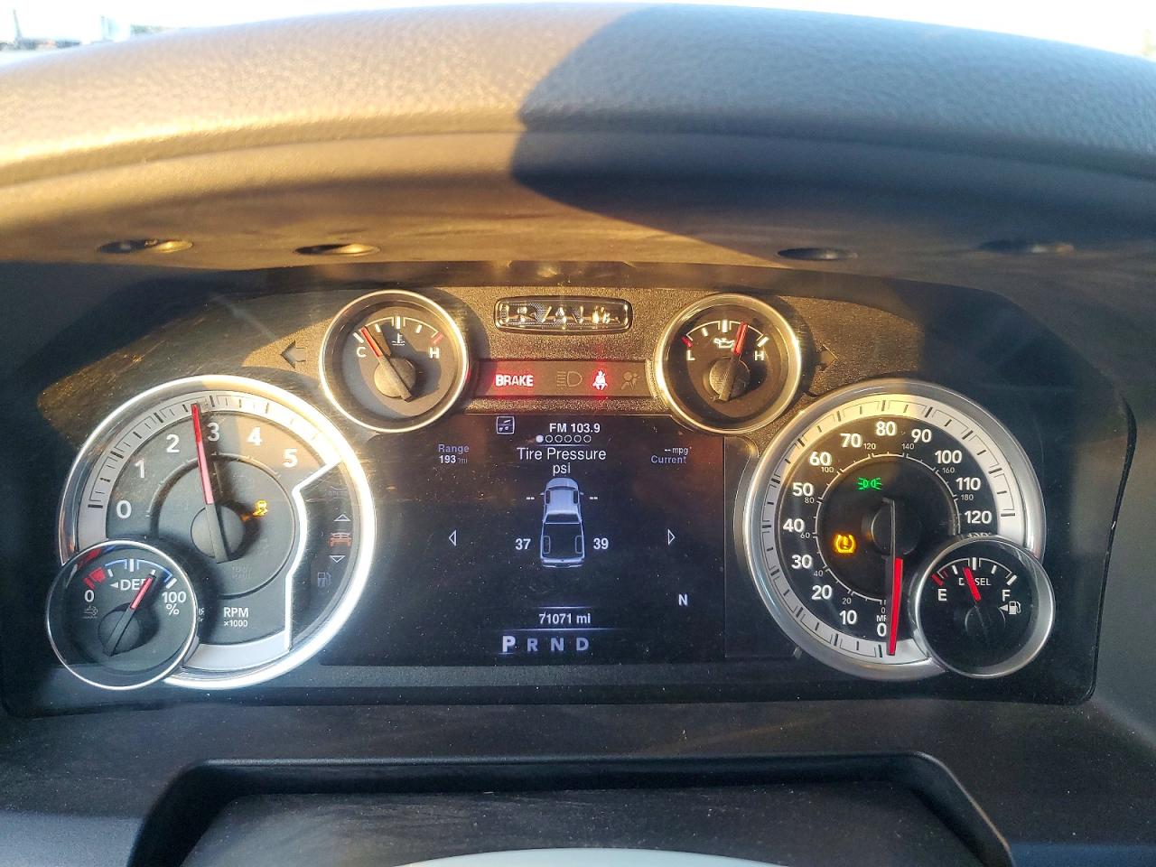 2016 RAM 1500 SLT photo 9