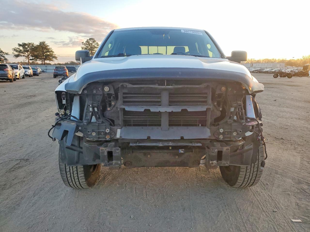 2016 RAM 1500 SLT photo 5