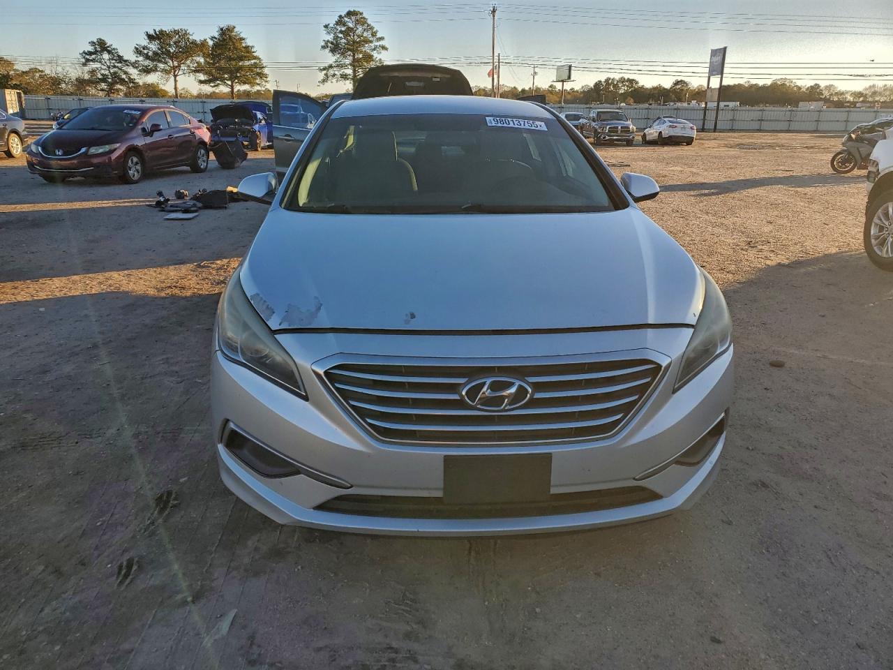 2017 HYUNDAI SONATA SE photo 5