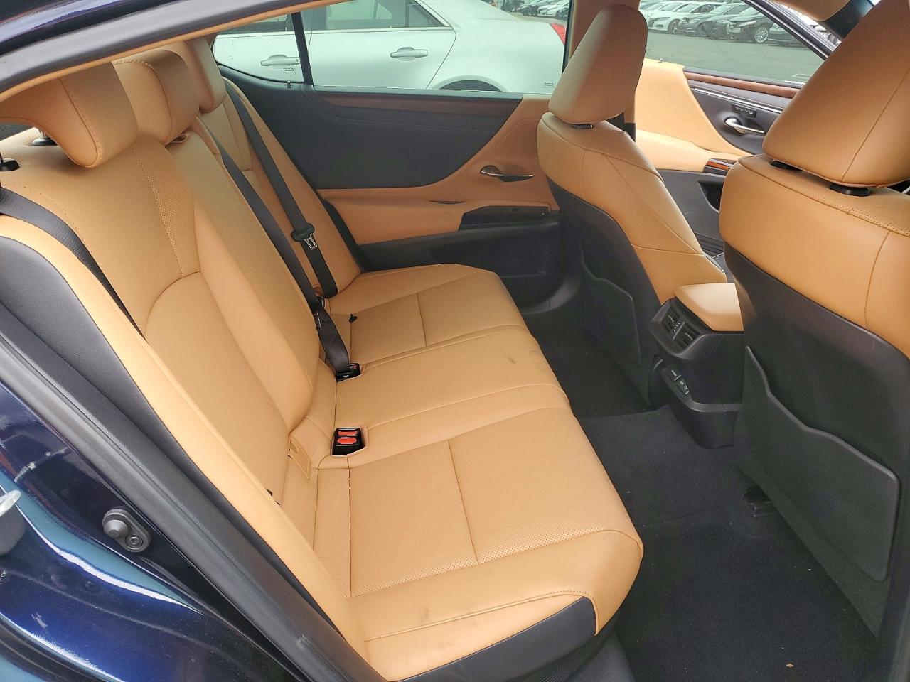 2024 LEXUS ES 300H BASE photo 10