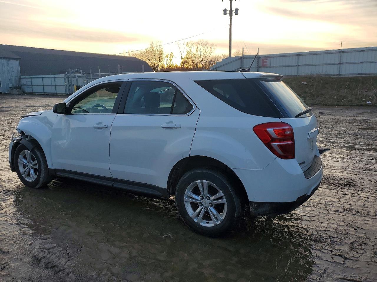 2017 CHEVROLET EQUINOX LS photo 2