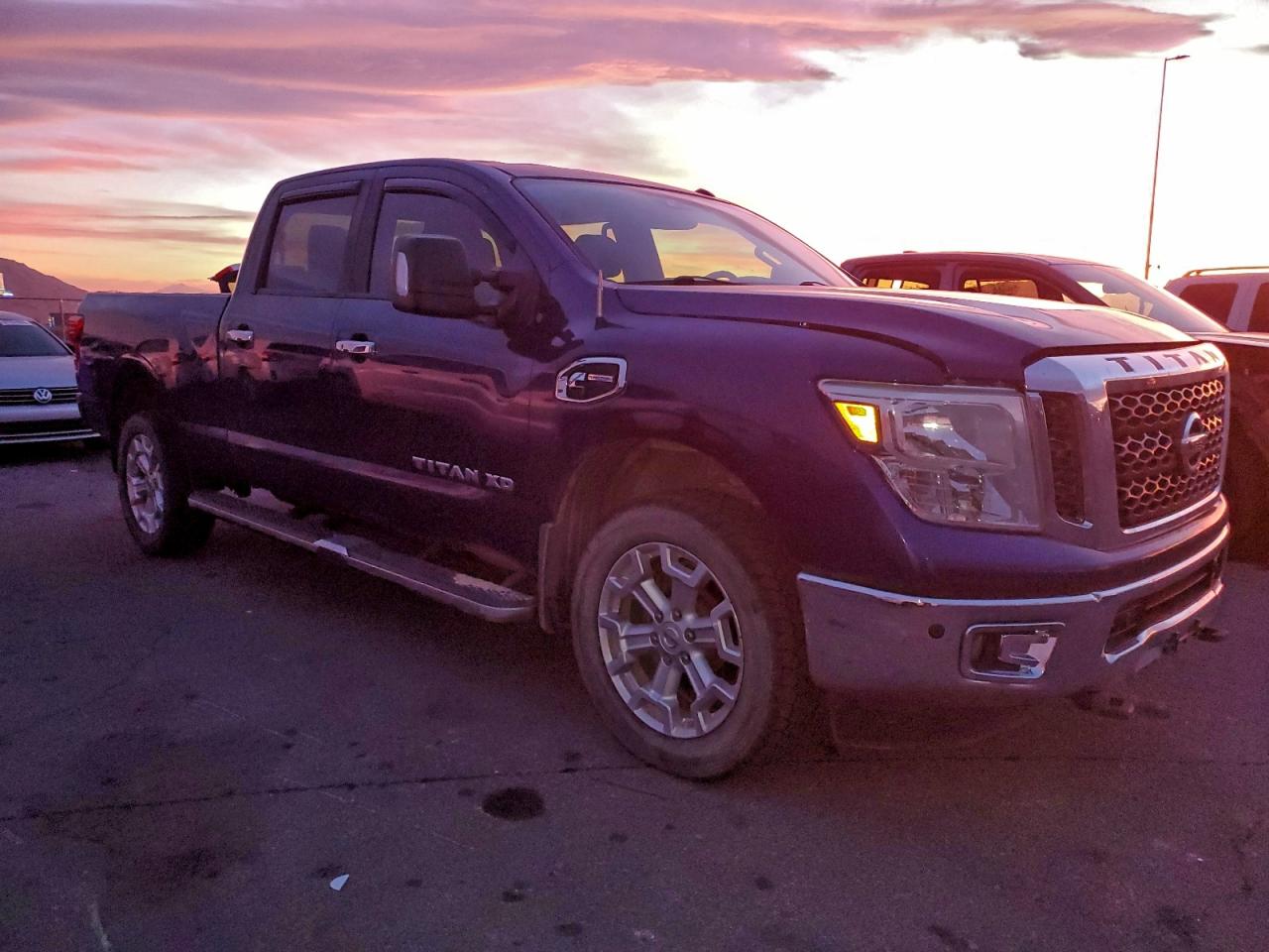 2017 NISSAN TITAN XD SL photo 4