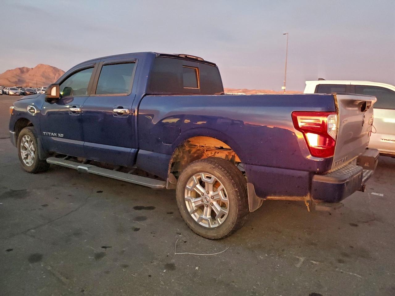 2017 NISSAN TITAN XD SL photo 2