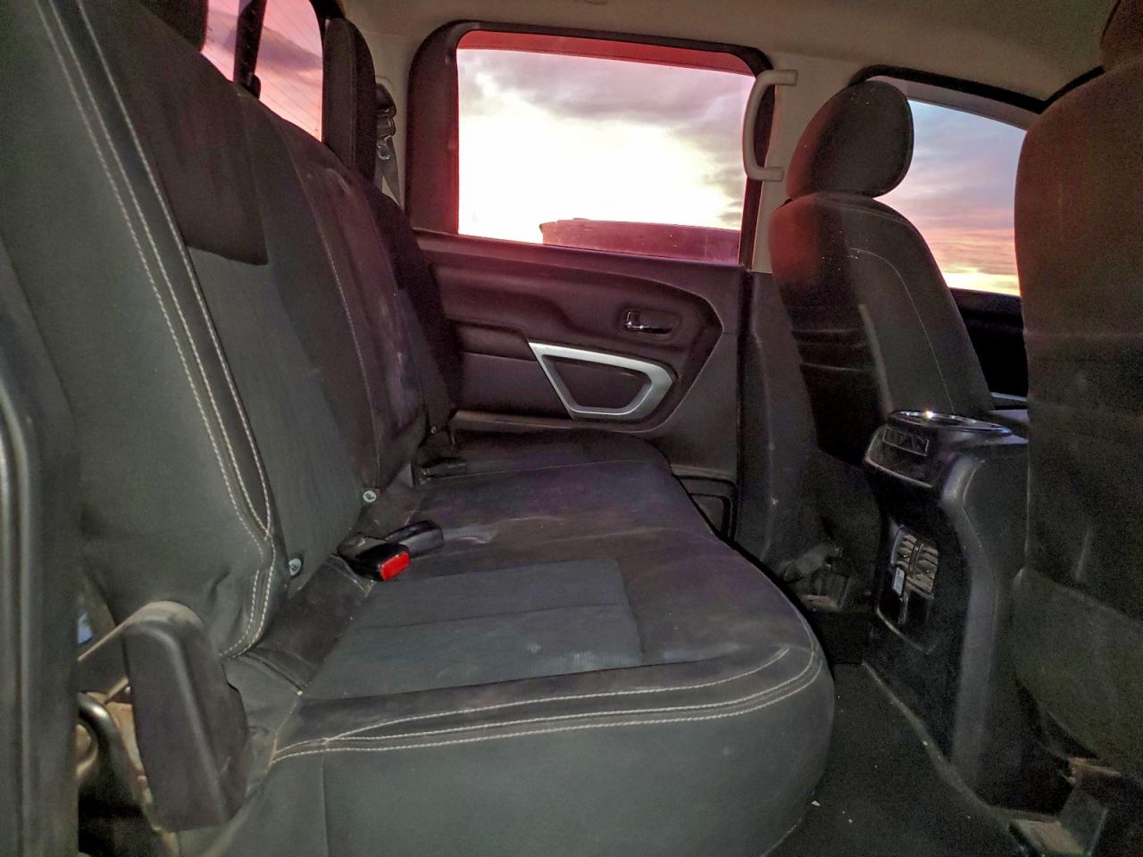 2017 NISSAN TITAN XD SL photo 10