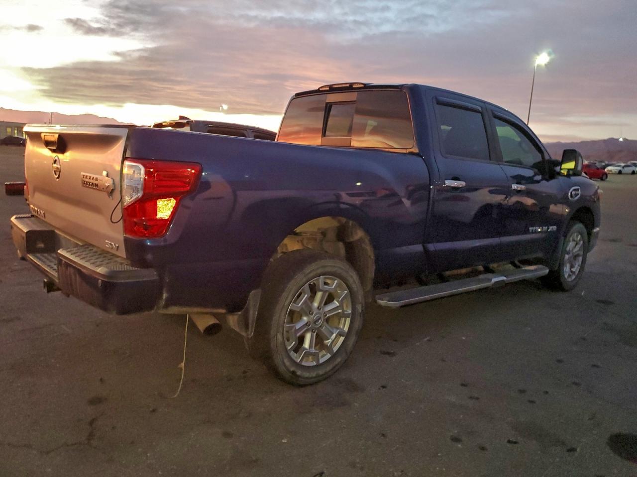 2017 NISSAN TITAN XD SL photo 3