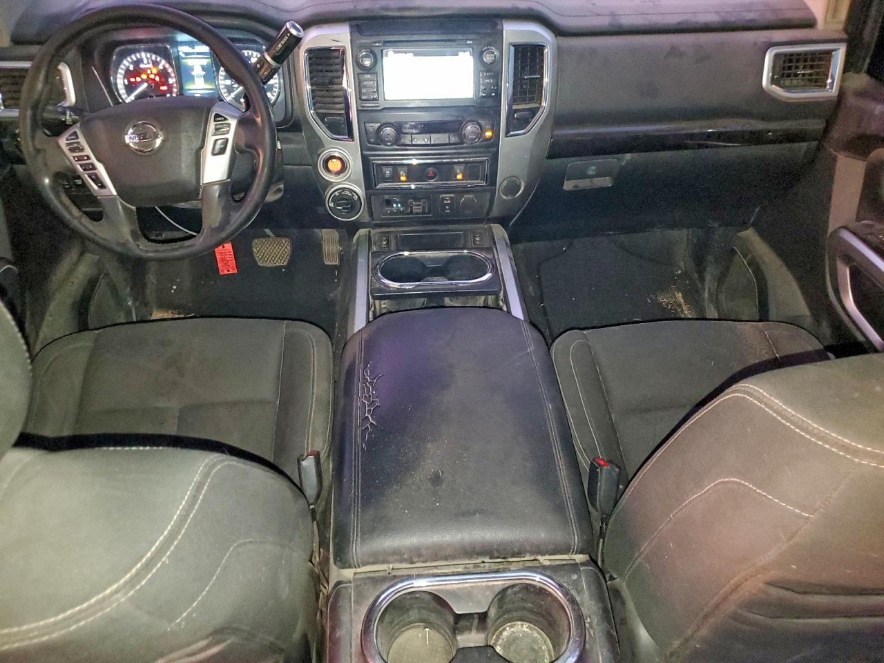 2017 NISSAN TITAN XD SL photo 8