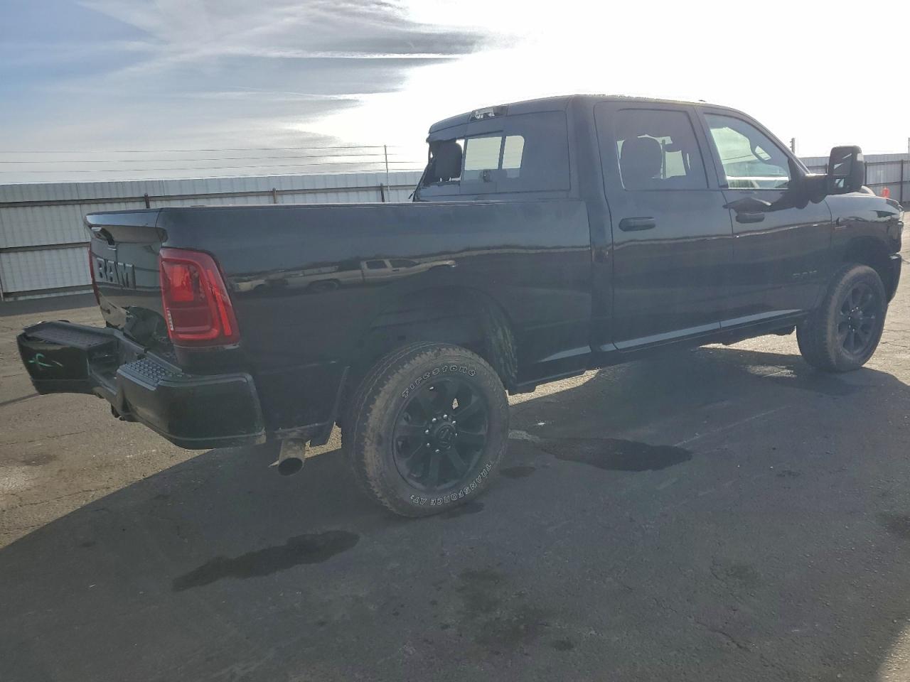 2025 RAM 2500 BIG HORN photo 3