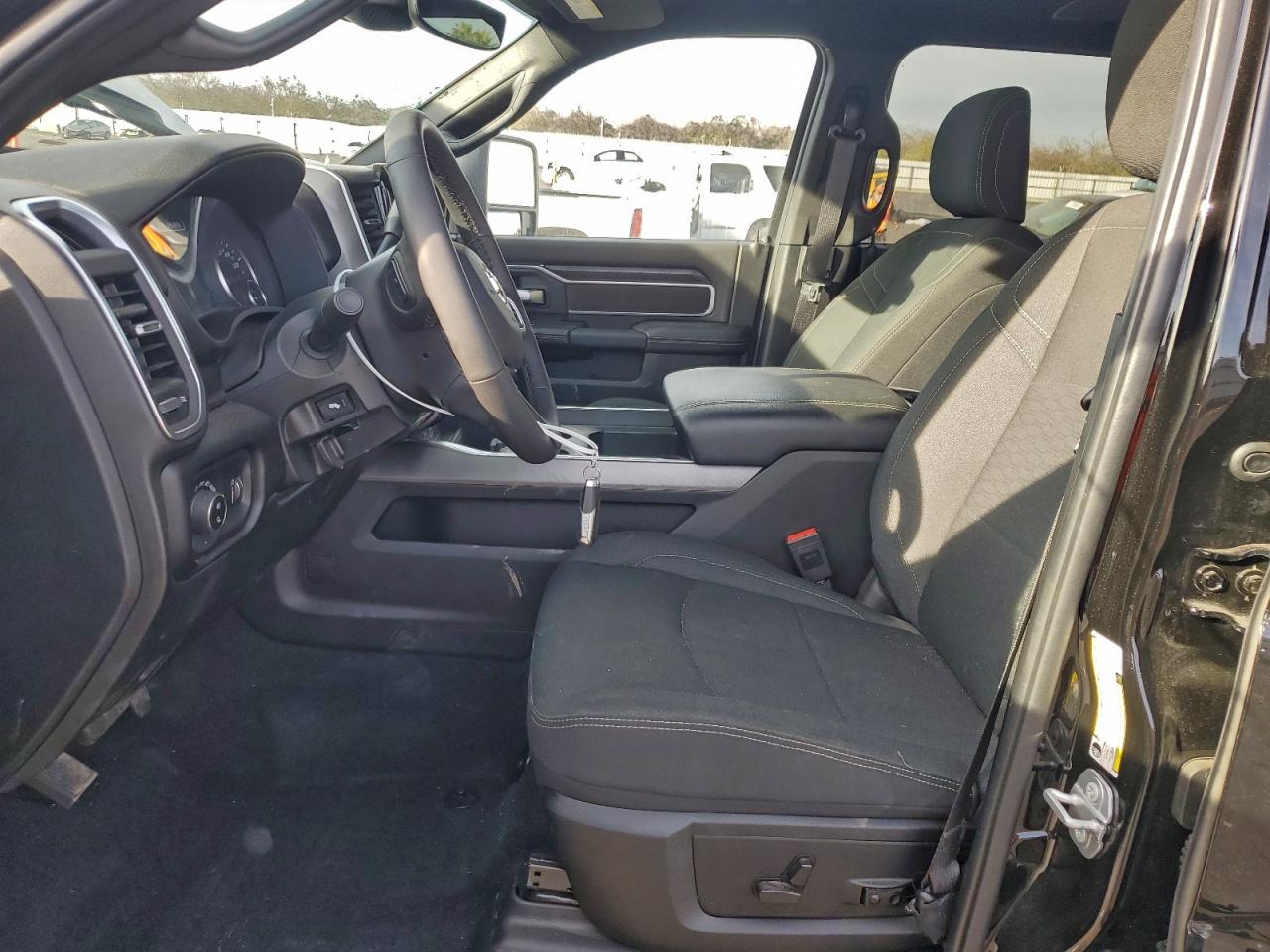 2025 RAM 2500 BIG HORN photo 7
