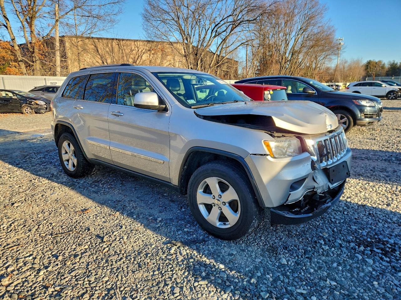 2011 JEEP GRAND CHEROKEE LAREDO photo 4