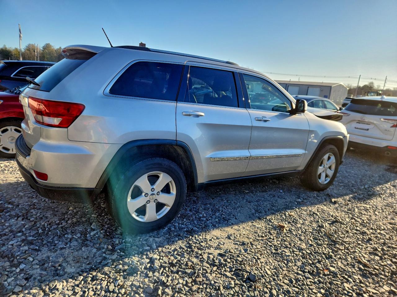 2011 JEEP GRAND CHEROKEE LAREDO photo 3
