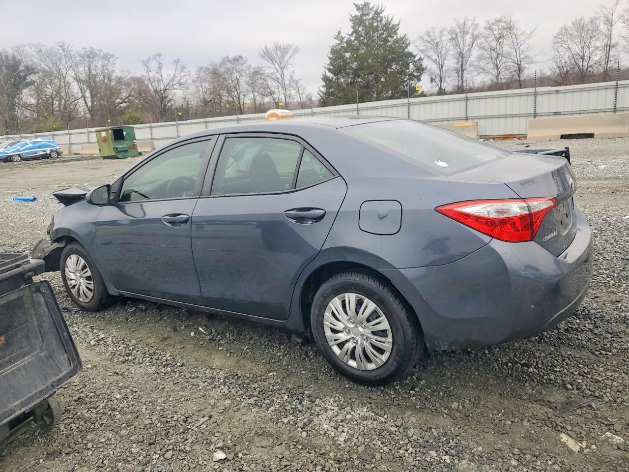 2015 TOYOTA COROLLA L photo 2