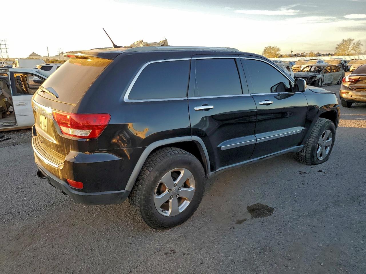 2012 JEEP GRAND CHEROKEE OVERLAND photo 3