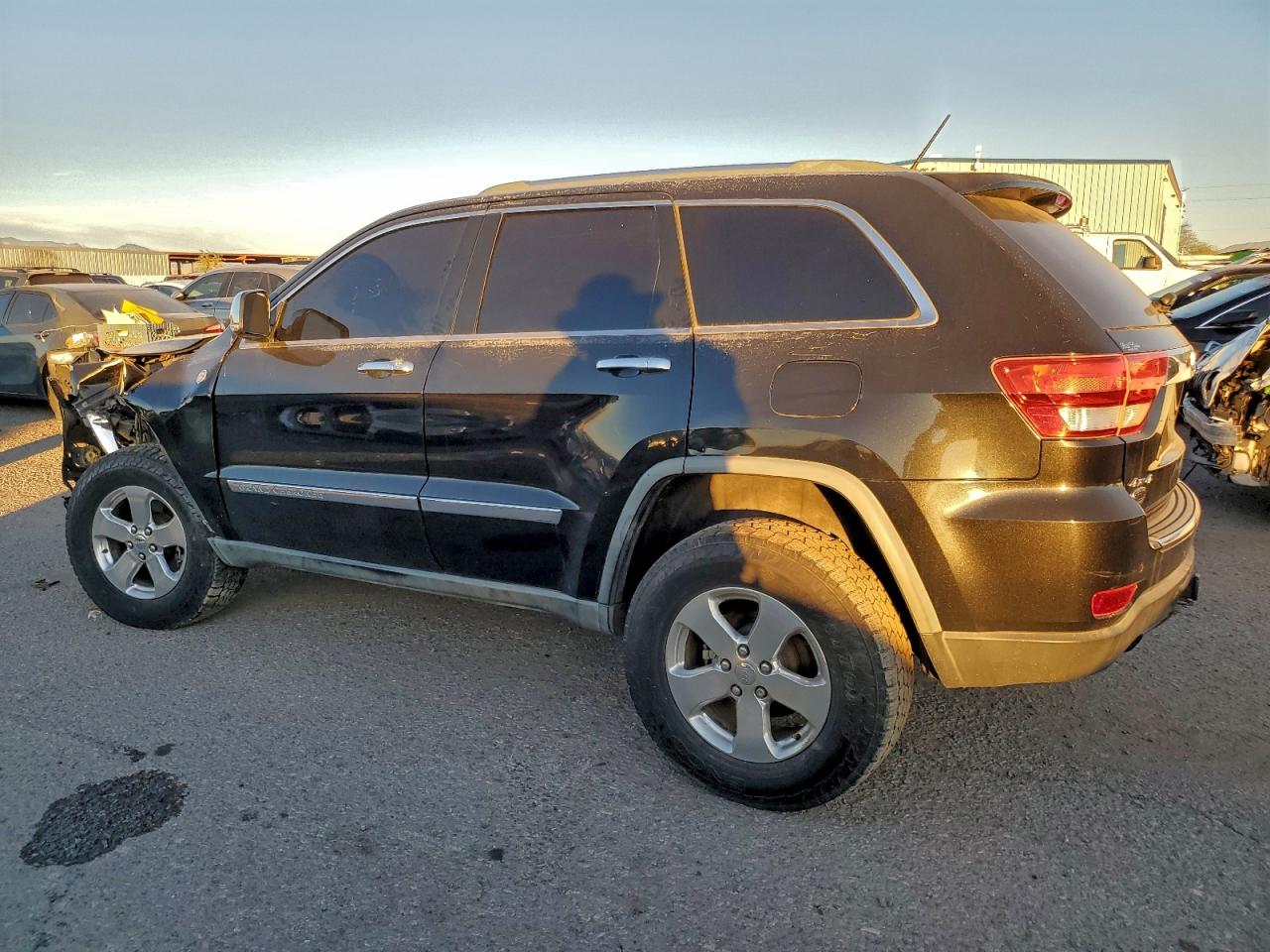 2012 JEEP GRAND CHEROKEE OVERLAND photo 2