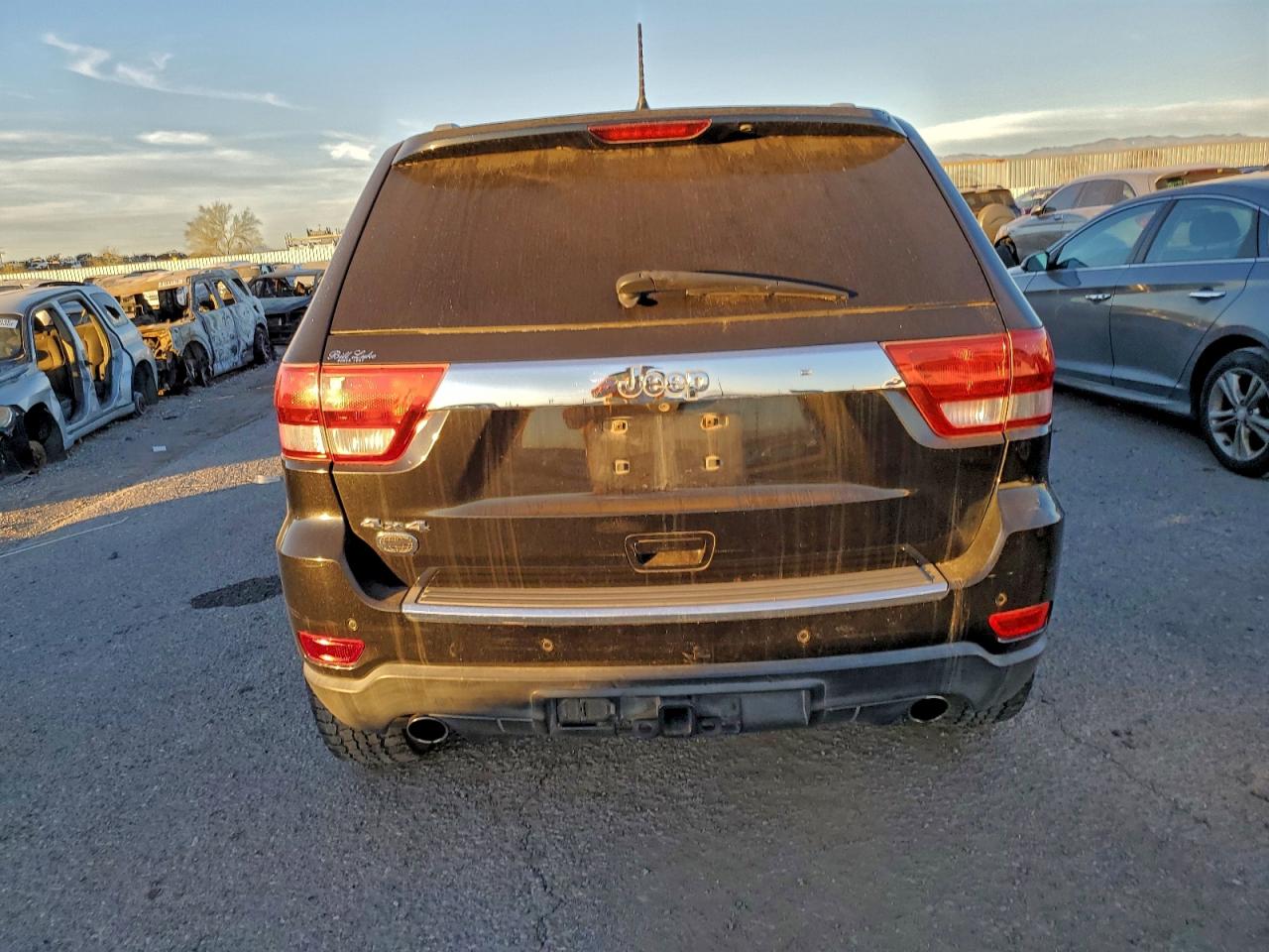 2012 JEEP GRAND CHEROKEE OVERLAND photo 6