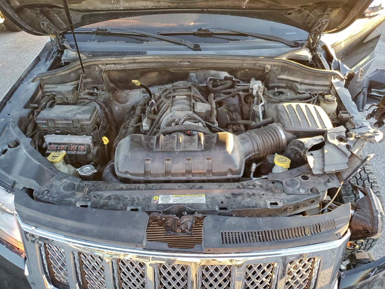 2012 JEEP GRAND CHEROKEE OVERLAND photo 12