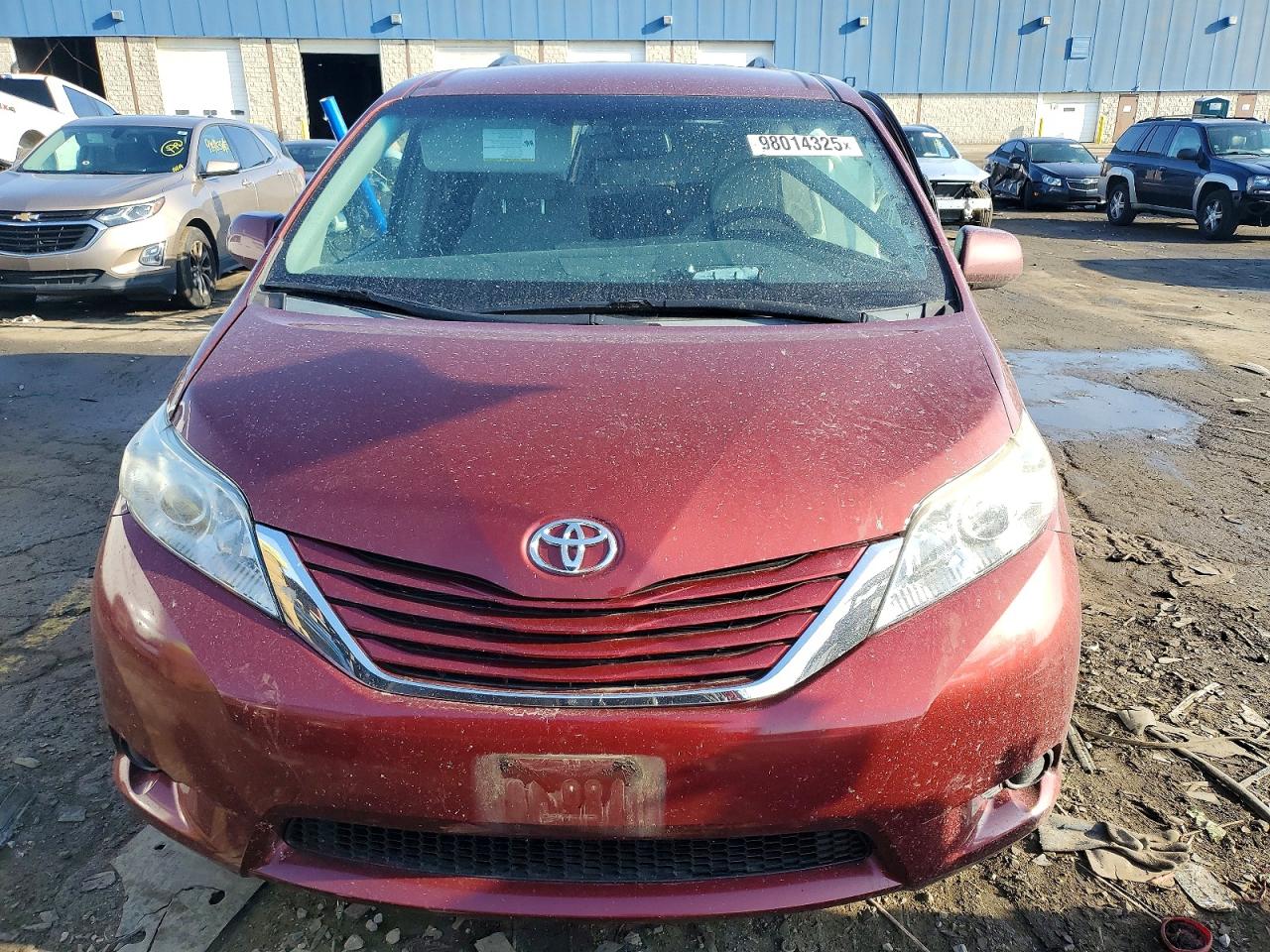 2015 TOYOTA SIENNA LE photo 5