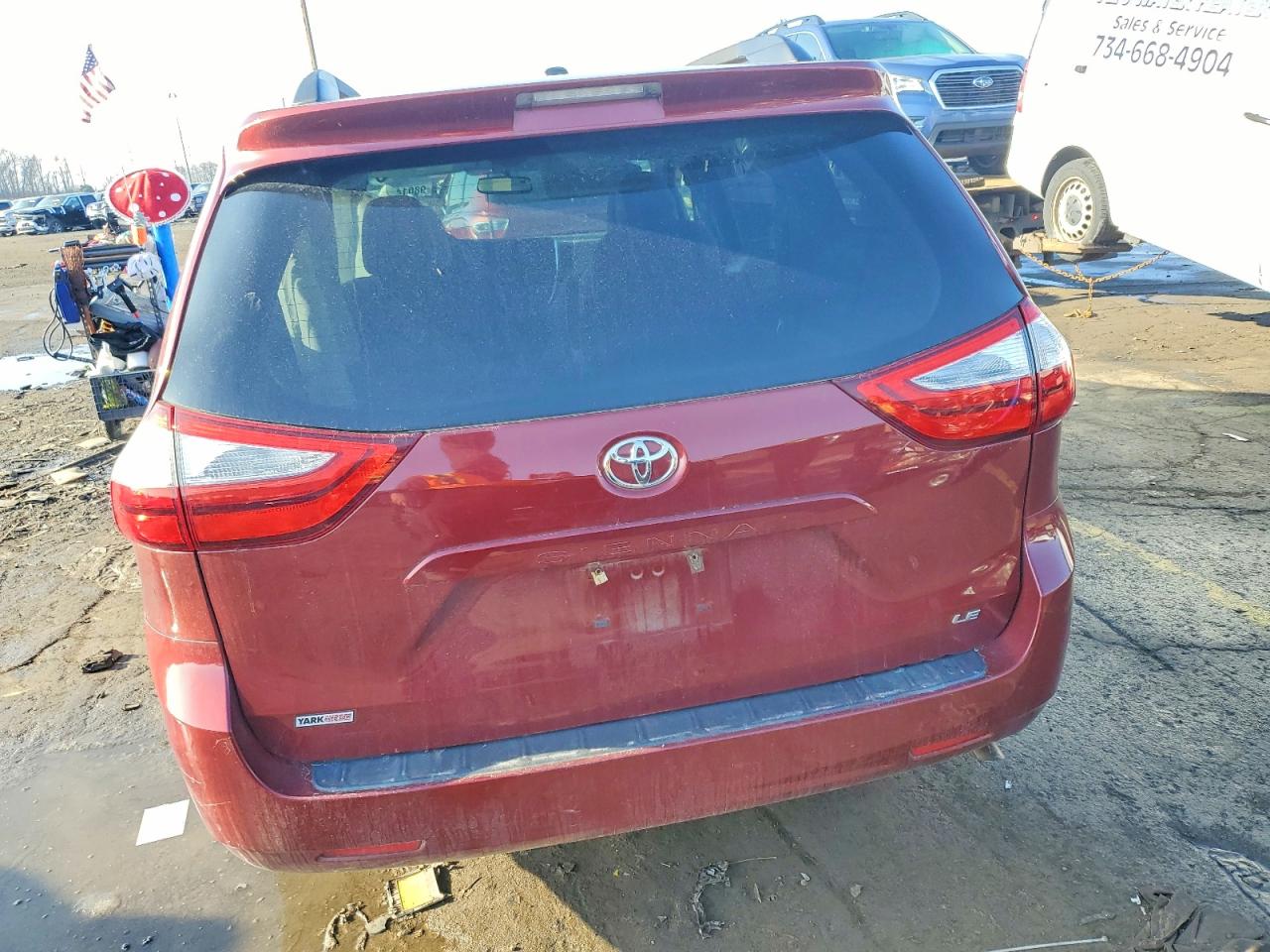 2015 TOYOTA SIENNA LE photo 6
